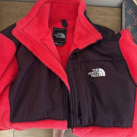 North face - Picture 3 of 4